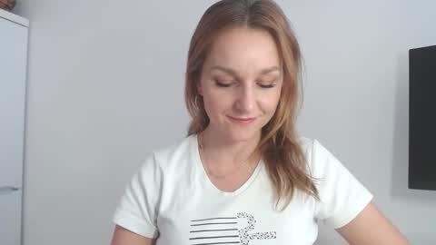 Snapshot of alicialux chatting on 02/16/26, 02:13 Alicia online show from 02/16/26, 02:13