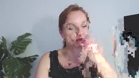 Snapshot of alicialux chatting on 04/08/26, 01:11 Alicia online show from 04/08/26, 01:11
