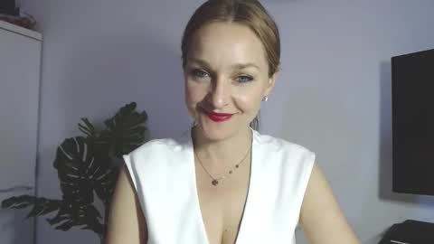 Snapshot of alicialux chatting on 04/29/26, 07:01 Alicia online show from 04/29/26, 07:01