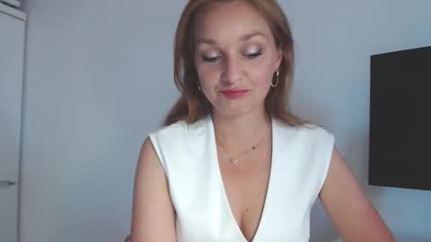 Snapshot of alicialux chatting on 05/29/26, 06:11 Alicia online show from 05/29/26, 06:11