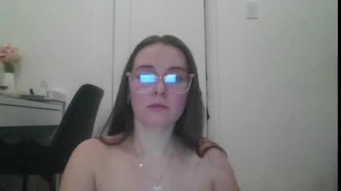 Snapshot of alicjababexo chatting on 05/29/26, 04:21 alicjateenpolish online show from 05/29/26, 04:21