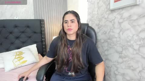 Snapshot of alicy__torres chatting on 04/15/26, 12:01 alicya online show from 04/15/26, 12:01
