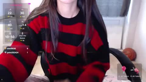 Snapshot of alien_art_lover chatting on 09/15/25, 03:39 Mia online show from 09/15/25, 03:39