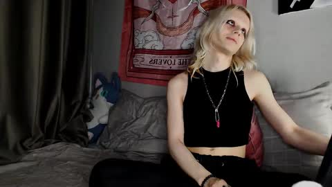 Alien Bella online show from 05/13/26, 11:00