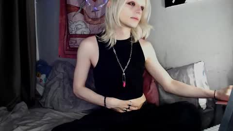 Snapshot of alien_bella chatting on 05/14/26, 11:55 Alien Bella online show from 05/14/26, 11:55