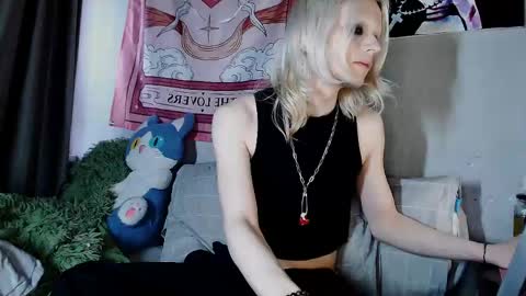 Snapshot of alien_bella chatting on 05/22/26, 07:48 Alien Bella online show from 05/22/26, 07:48