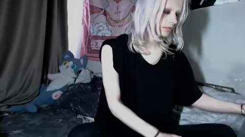 Snapshot of alien_bella chatting on 06/22/26, 03:47 Alien Bella online show from 06/22/26, 03:47