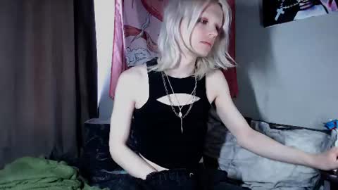 Snapshot of alien_bella chatting on 07/22/26, 01:47 Alien Bella online show from 07/22/26, 01:47