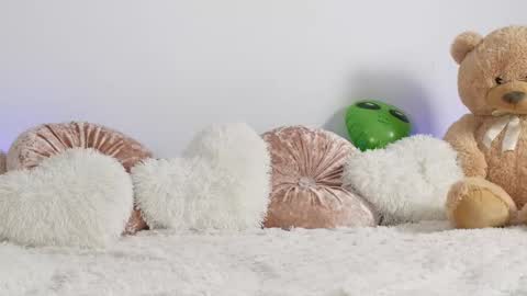 Alieness Ivy online show from 11/28/25, 04:53