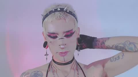 Snapshot of alienexxx chatting on 03/19/26, 01:20 online show from 03/19/26, 01:20