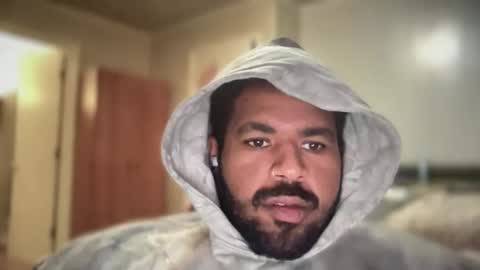 Snapshot of aliensuperstar423 chatting on 01/16/26, 01:09 aliensuperstar423 online show from 01/16/26, 01:09