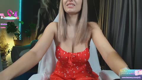 Snapshot of aliessia chatting on 12/17/25, 05:02 Aliessia online show from 12/17/25, 05:02