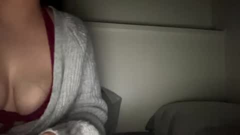 alihandra_ale online show from 09/23/25, 04:37