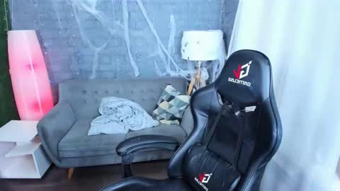 Snapshot of aliice_cartier chatting on 12/28/24, 01:18 Alice online show from 12/28/24, 01:18