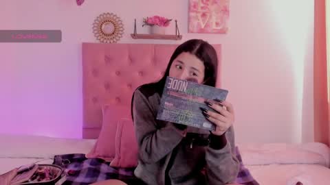 aliice_walker_ online show from 12/05/24, 12:11