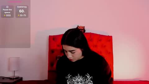 aliice_walker_ online show from 12/19/24, 12:34