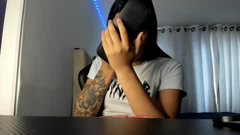 aliice_walker_ online show from 10/17/25, 12:19