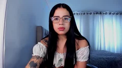 aliice_walker_ online show from 11/25/25, 05:57