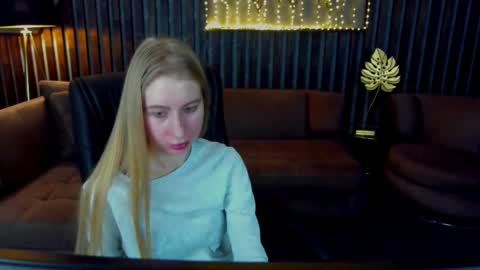 Snapshot of alina__blonde chatting on 03/21/26, 06:51 Alina online show from 03/21/26, 06:51