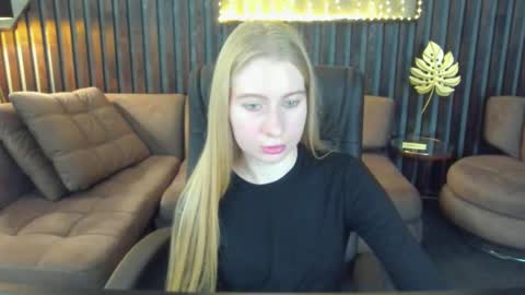Snapshot of alina__blonde chatting on 03/27/26, 08:26 Alina online show from 03/27/26, 08:26