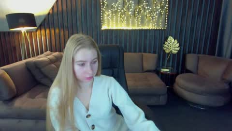 Snapshot of alina__blonde chatting on 04/09/26, 05:51 Alina online show from 04/09/26, 05:51