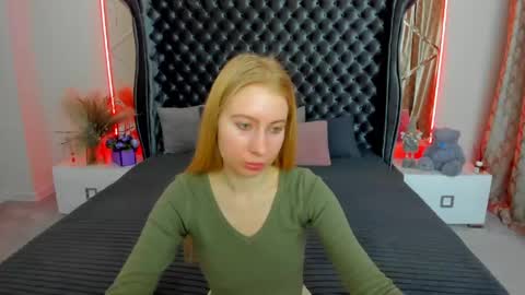 Snapshot of alina__blonde chatting on 04/15/26, 07:04 Alina online show from 04/15/26, 07:04