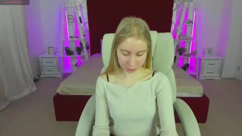 Snapshot of alina__blonde chatting on 04/16/26, 06:36 Alina online show from 04/16/26, 06:36