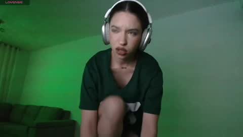Snapshot of alina_lee01 chatting on 04/13/26, 01:55 NYX online show from 04/13/26, 01:55
