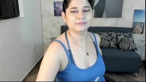 alinabozz1 online show from 06/08/26, 02:23
