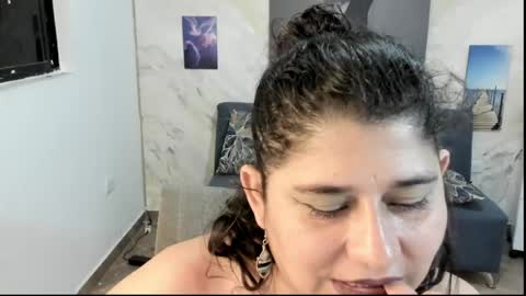 alinabozz1 online show from 06/11/26, 05:05