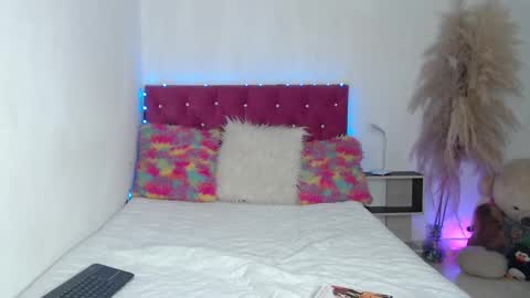 lili online show from 10/12/25, 12:53