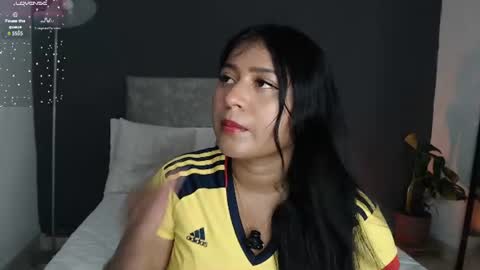 Snapshot of alinakiss_ chatting on 06/24/26, 04:44 lili online show from 06/24/26, 04:44