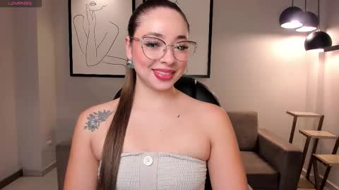 Snapshot of alinakravitz_ chatting on 10/29/25, 12:07 alinakravitz_ online show from 10/29/25, 12:07