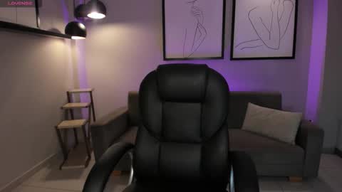 Snapshot of alinakravitz_ chatting on 12/02/25, 11:48 alinakravitz_ online show from 12/02/25, 11:48