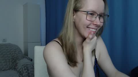 Snapshot of alinasei chatting on 11/13/25, 07:51 alinasei online show from 11/13/25, 07:51