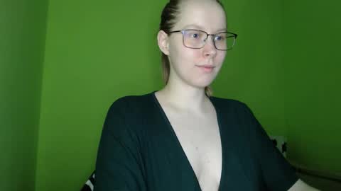 Snapshot of alinasei chatting on 03/15/26, 12:33 alinasei online show from 03/15/26, 12:33