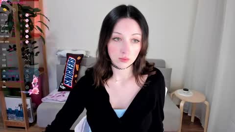 Snapshot of aline_dreamy chatting on 04/19/26, 08:00 Alya PVT open online show from 04/19/26, 08:00