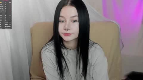 Snapshot of alinegreeeen chatting on 02/11/25, 03:50 Aline Greeeen online show from 02/11/25, 03:50