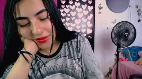 Snapshot of alis_jones__ chatting on 05/13/26, 05:54 Alis jines online show from 05/13/26, 05:54