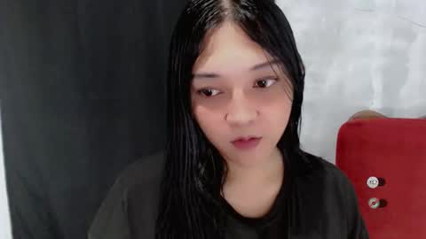 Snapshot of alisa_kiss_ chatting on 12/05/25, 10:35 Shanti xhey online show from 12/05/25, 10:35