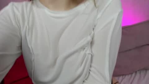 Snapshot of alisa_lesly chatting on 12/11/24, 07:53 Alisa GMT2 Wen - Sun 10 AM - 4 PM except Monday and Tuesday online show from 12/11/24, 07:53