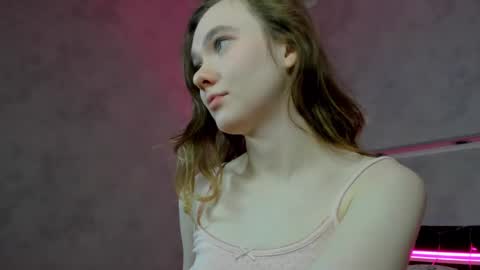 Snapshot of alisa_lesly chatting on 01/03/25, 10:20 Alisa GMT2 Wen - Sun 10 AM - 4 PM except Monday and Tuesday online show from 01/03/25, 10:20