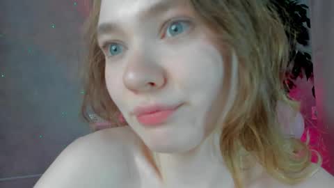 Snapshot of alisa_lesly chatting on 01/19/25, 10:17 Alisa GMT2 Wen - Sun 10 AM - 4 PM except Monday and Tuesday online show from 01/19/25, 10:17