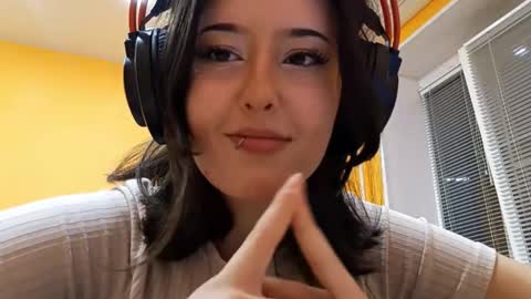 Snapshot of alisafelber chatting on 11/25/25, 04:07 Yoyo online show from 11/25/25, 04:07