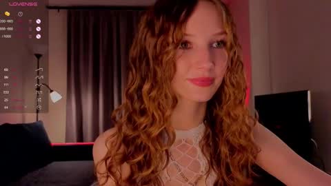 Snapshot of alisavine chatting on 11/18/25, 05:28 Alisa online show from 11/18/25, 05:28