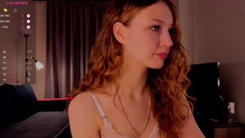 Snapshot of alisavine chatting on 11/30/25, 07:18 Alisa online show from 11/30/25, 07:18