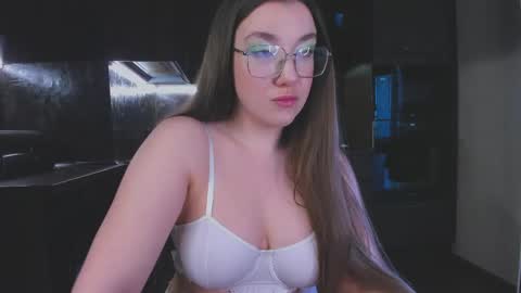 Snapshot of alisaxfox chatting on 04/11/26, 09:35 Alisa online show from 04/11/26, 09:35