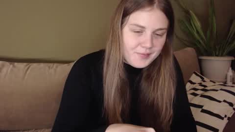 Snapshot of alisaxxxshy chatting on 12/21/25, 09:44 alisaxxxshy online show from 12/21/25, 09:44