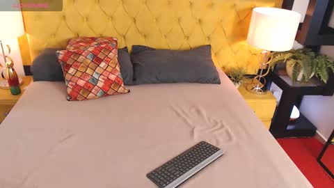 Snapshot of alishaweir chatting on 11/18/25, 12:05 Luna online show from 11/18/25, 12:05