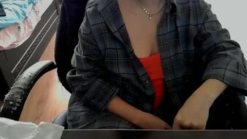 Snapshot of alisia18 chatting on 03/04/26, 12:22 Alisa online show from 03/04/26, 12:22